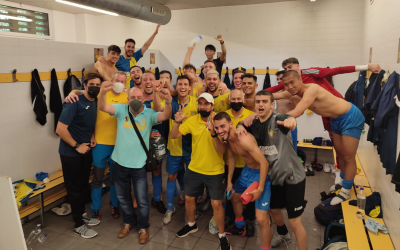 Alegria a la plantilla del Sabadell Nord després de superar Les Franqueses | @cmsilva10