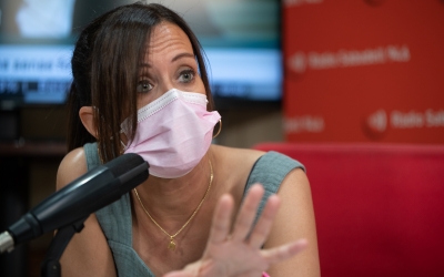 Marta Farrés, als estudis de Ràdio Sabadell/ Roger Benet