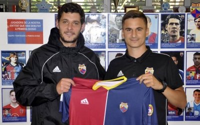 Carlos López (director esportiu) i Marc Xala, el nou entrenador del Juvenil 'A' | CE Mercantil