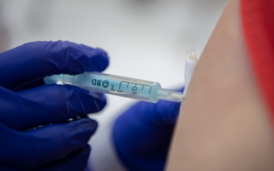 Vacunació d'un sabadellenc/ Roger Benet