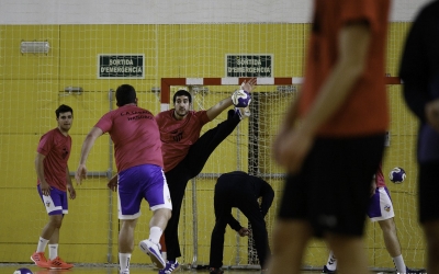 Imatge d'arxiu d'un entrenament del Creu Alta Sabadell Handbol | CASHandbol