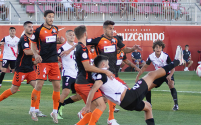 La defensa del Centre d'Esports va concedir poques oportunitats al rival | J.A. López - ElSevillista