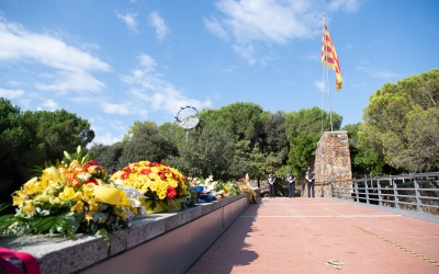 Rams de flors al pont del Parc Catalunya | Roger Benet