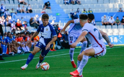 Aarón Rey, en una acció contra el Barcelona 'B' | CES