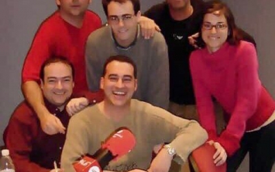 Toni Ruiz  amb  part de l'equip de professionals que van posar en marxa Ràdio Sabadell 