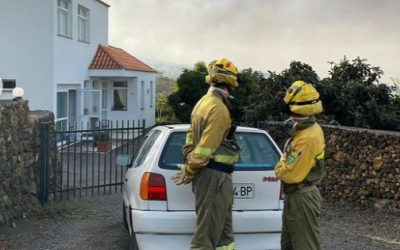 Dos ADF, amb el volcà de fons/ Instagram ADF Sabadell