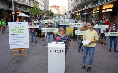 Nani Valero i Alba Collado han llegit el manifest | Àlex Meyer 