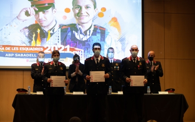 Uns dels agents mencionats durant la celebració del Dia de les Esquadres/ Roger Benet