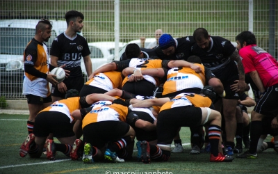 La davantera del Sabadell RC preparant-se per una melé | Marc Pijuan