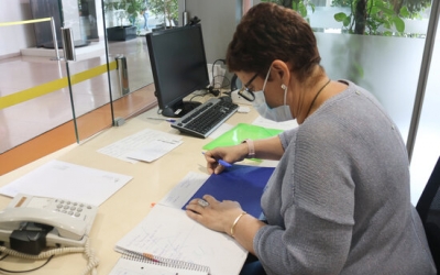 Una treballadora del rectorat de la UAB | ACN