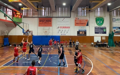 Un instant del partit entre el Bàsquet Pia i la UE Montgat | Oriol Ferran