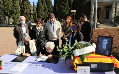 La conseller Ciuró acompanyada de la família d'Antoni Casanovas Castany | Departament de Justícia