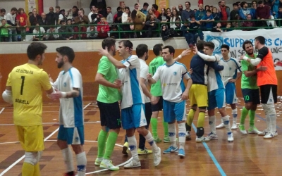 Salutacions entre els dos equips en el derbi de la temporada 19/20 | Arxiu