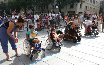 Participants de la cursa infantil amb mobilitat reduïda de Barcelona | ACN