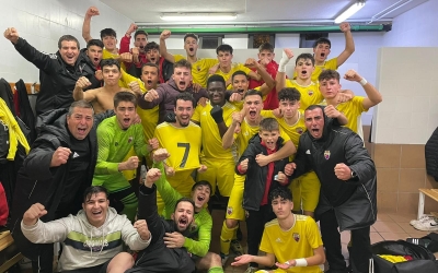 Els jugadors del Mercantil celebrant al vestidor | CE Mercantil