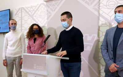 Representants de l'Ajuntament i d'entitats, durant la presentació del Som Capaços/ Karen Madrid