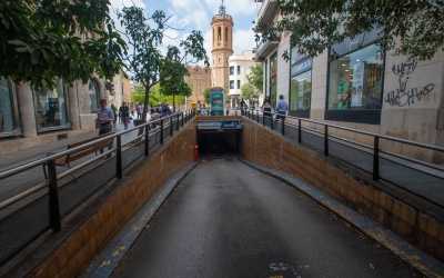 Entrada de l'aparcament de Doctor Robert/ Roger Benet