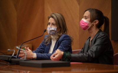 La ministra Sánchez, amb l'alcaldessa Marta Farrés/ Roger Benet