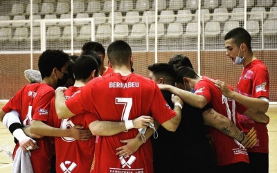 Pinya de l'Amics del Pou abans del derbi | @amicsdelpou