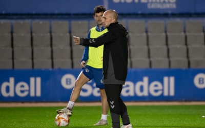 Munitis xerrant amb Iago Indias en un entrenament | Roger Benet