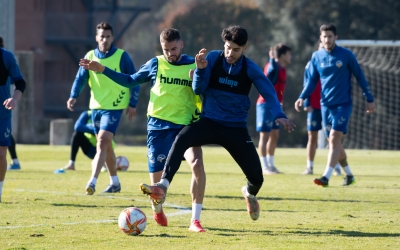 Molina, pugnant amb Moha Ezzarfani en un entrenament | Roger Benet