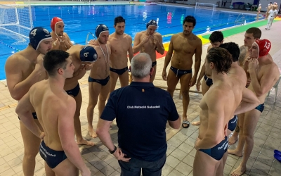 Averka, a la dreta de Colet, va reaparèixer en lliga | @cnswaterpolo