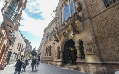 Façana de l'edifici modernista del carrer Gràcia | Roger Benet