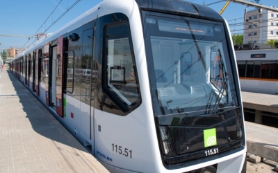 Un tren de Ferrocarrils en una estació/ Roger Benet