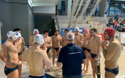 Els de Quim Colet abans de començar el partit contra el Real Canoe | @CNSwaterpolo 