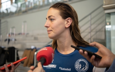 Maica Garcia, atenent a Ràdio Sabadell | Roger Benet