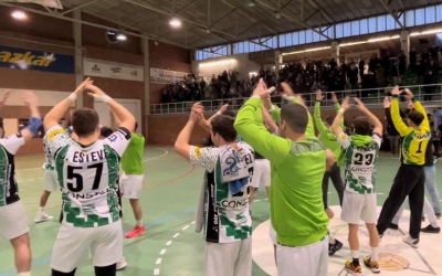 Comunió entre la pista i la graderia després del partit contra La Salle | Adrián Arroyo