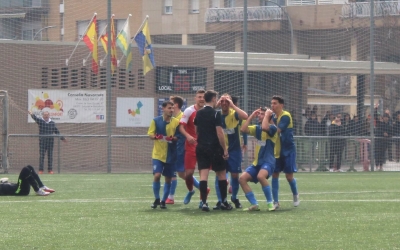 Els jugadors del Sabadell Nord reclamen l'acció del penal no xiulat | Adrián Arroyo