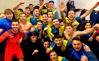 Celebració de la victòria dins del vestuari | @cmsilva10