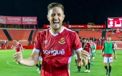 Édgar celebrant el triomf tarragoní contra l'Alcoyano | Nàstic
