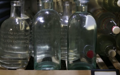 Ampolles d'aigua de l'aixeta/ Cedida