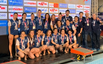 Imatge de les subcampiones amb la medalla | CNS