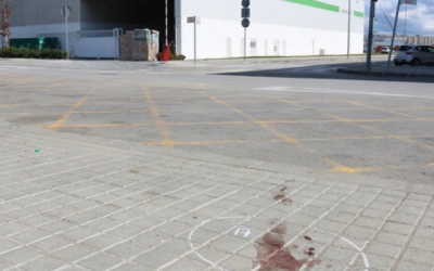 Restes de sang al polígon Via Sabadell | Albert Segura (ACN)