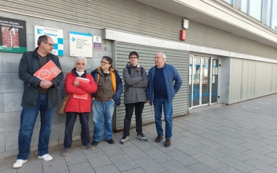 Representants de la FAV, CCOO, UGT i SOS Pediatria/ Karen Madrid