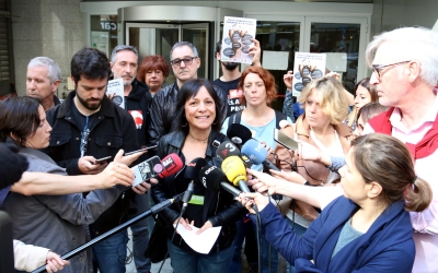 Iolanda Segura, atenent els mitjans de comunicació | ACN