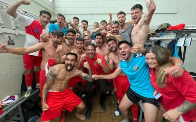 Celebració de la victòria i la conseqüent permanència al vestuari | Pau Vituri