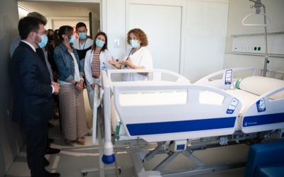 Visita de les autoritats a l'interior de les habitacions de l'edifici Ripoll | Roger Benet