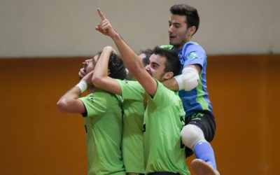 Marc Pagès, celebrant un gol en un derbi contra el Club | Roger Benet