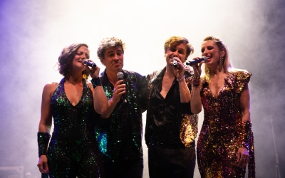 La banda ha aconseguit transportar el públic als anys d'Abba | Roger Benet 