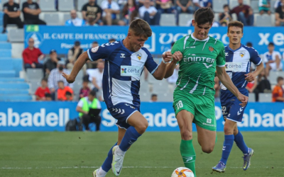 Aarón Rey, en una acció el passat dissabte en el duel contra el Cornellà | CES