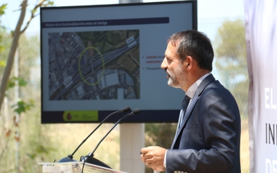 Xavier Flores, durant la presentació de les obres/ ACN