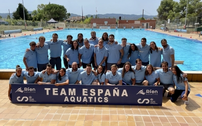 Fotografia de família dels dos equips, ahir al 'media day' al CAR | Pau Vituri