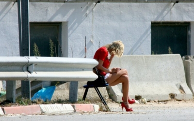 Una dona exercint la prostitució/ ACN