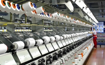 Interior d'una fàbrica tèxtil/ Cedida