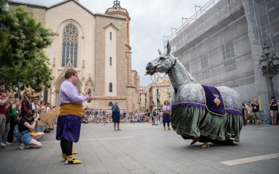 La Mulassa de Sabadell ballant a la plaça Sant Roc | Roger Benet
