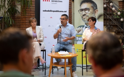 Carme Forcadell, Gabriel Fernández i Carme Garcia en l'acte d'aquest vespre | Roger Benet